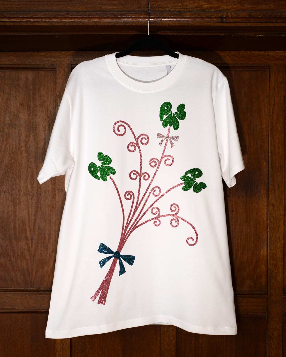 BIG BOUQUET SPARKLES ON CRISPY WHITE SHORT SLEEVE T-SHIRT (REGULAR FIT)