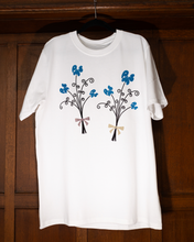 2 SPARKLY BOUQUETS ON CRISP WHITE SHORT SLEEVE T-SHIRT (SIZE L REGULAR FIT)